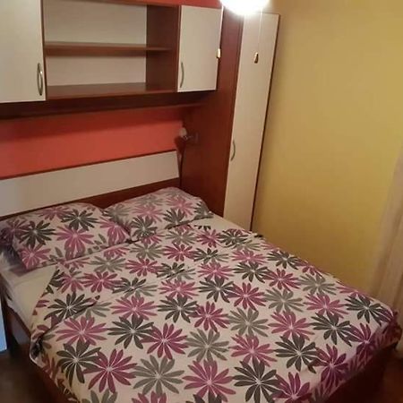Apartmani Katica Vir Exterior photo