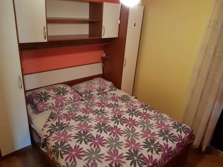 Apartmani Katica Vir Exterior photo